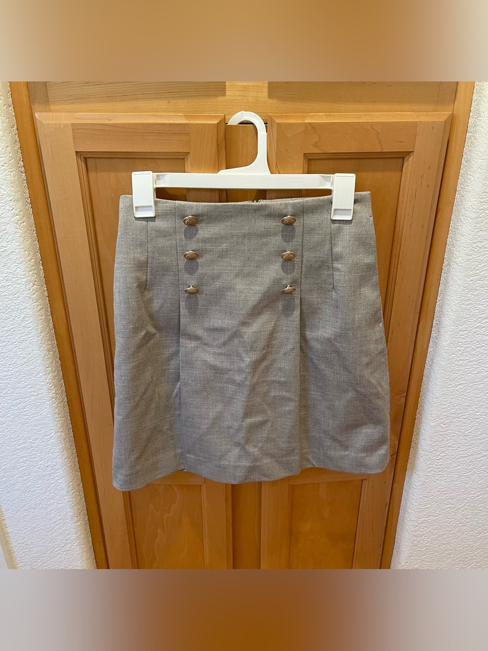 H&M Gray Textured Mini Skirt Gold Buttons Detail Women’s Size 4 EU 36